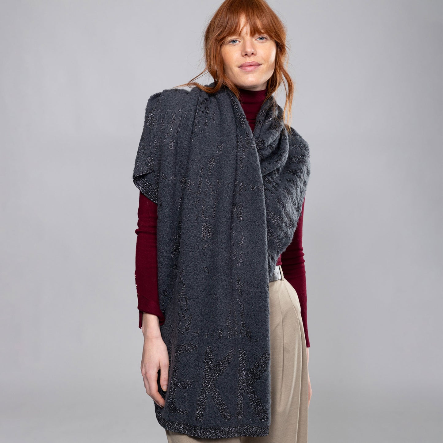 Eleganz für den Winter: SHŌEN Logomania Schal