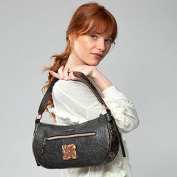 Elegant und kreativ: SHŌEN Ovale Kettentasche