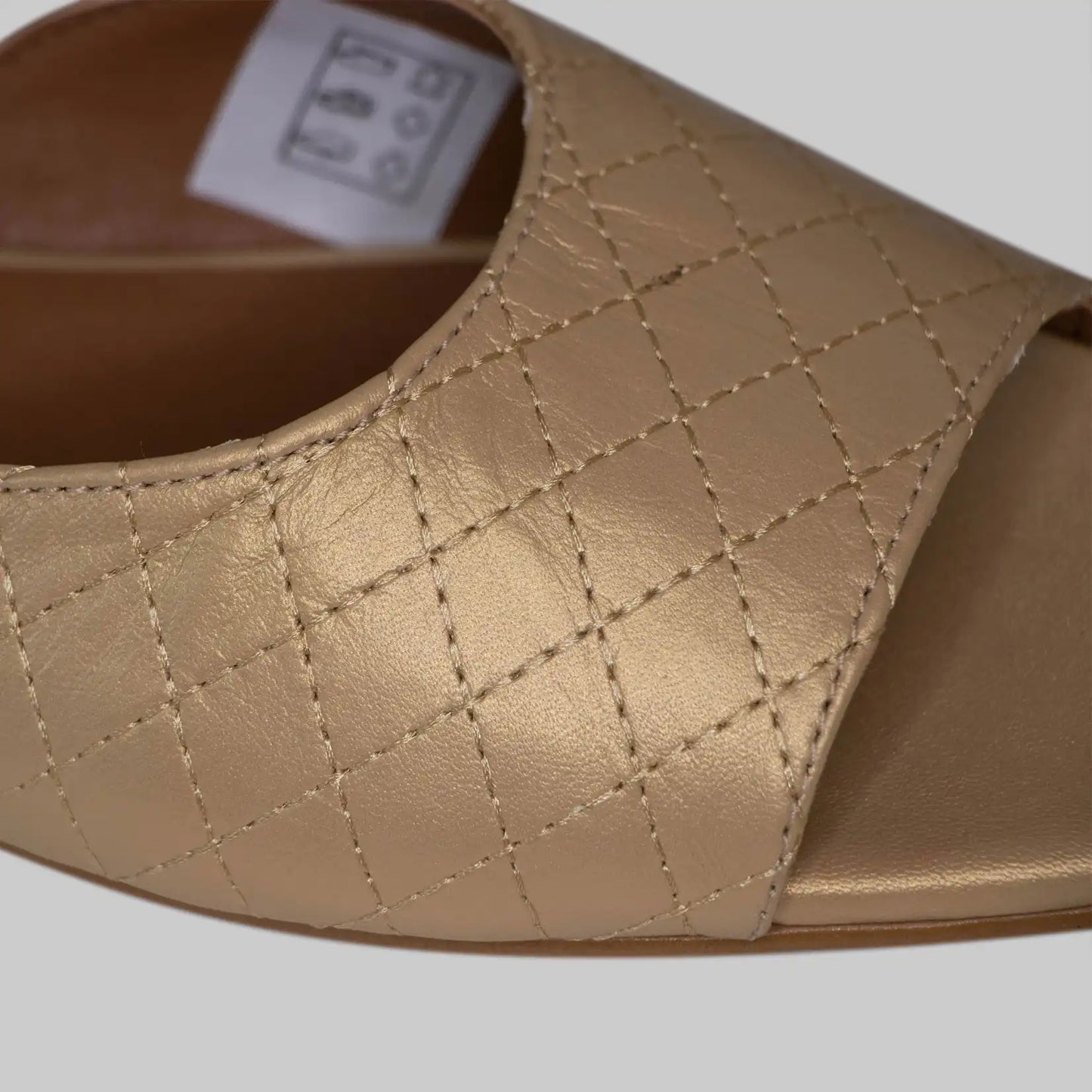 Sommerlicher Chic: Damen Leder-Pantolette in Sand