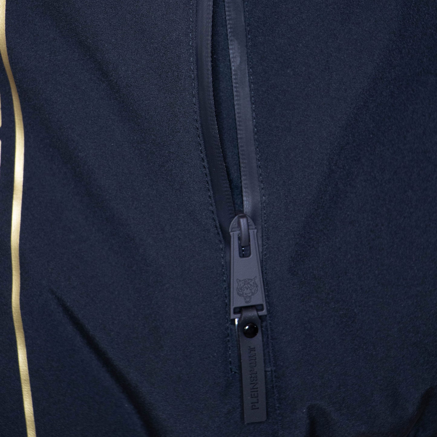 Stilvoll und bequem: Damen Winterjacke in Schwarz