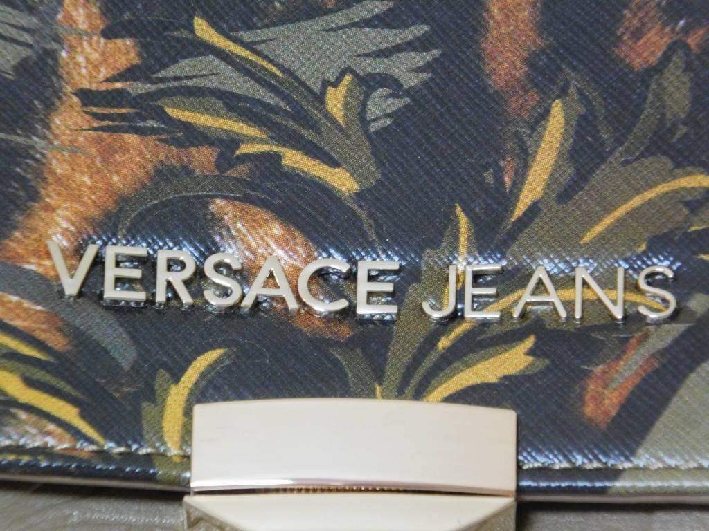 Italienische Eleganz: Damen Kunstleder Handtasche mit Blumenprägung