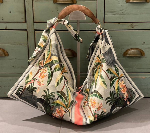 Foulardtasche Grau Tropical-Print Holzhenkel