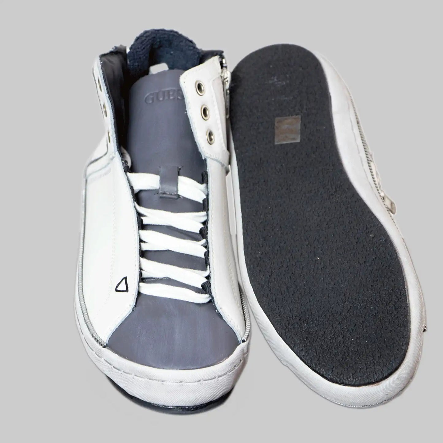 Stilvoll unterwegs: Herren Sneaker Guess (Schwarz-Weiß)