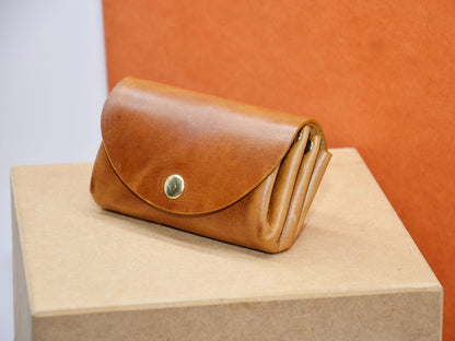 Geldbeutel ocra Leder minimalistisch klein Damen Portemonnaie, Vorderansicht geschlossen kompakt