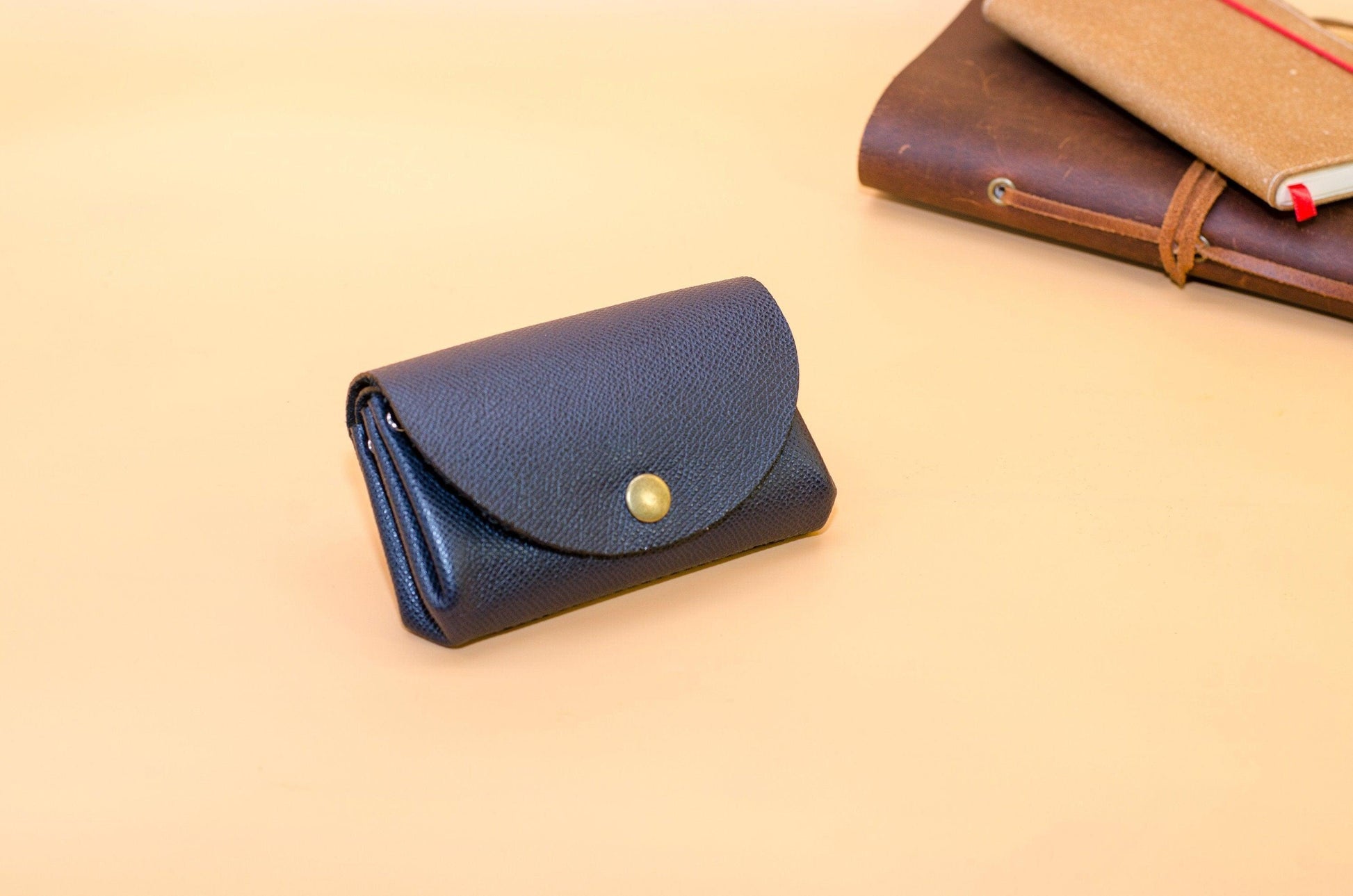 Geldbörse anthrazit Leder minimalistisch Damen Portemonnaie, Vorderansicht geschlossen kompakt schlank